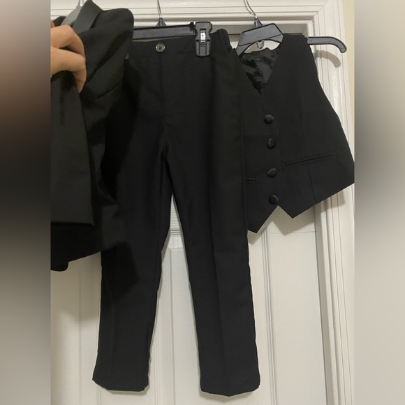 Two boys tuxedos. Size 2T and 5 years. - Picture 5 of 6